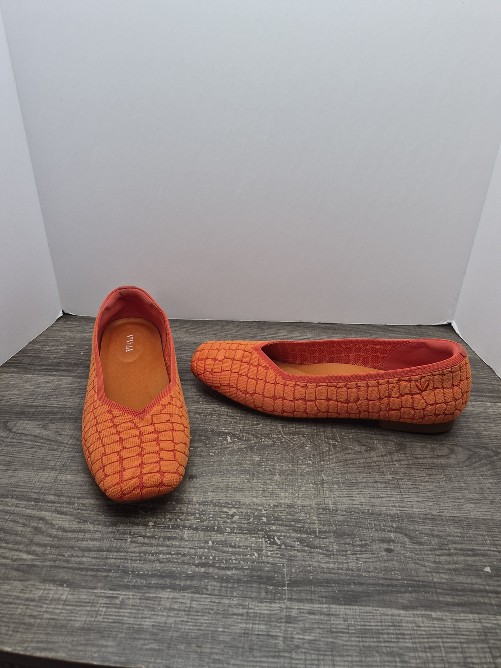 Vivaia Lightweight Square-Toe V-Cut Flats Margot 39.5 EU 8.5 US Orange Slip-On